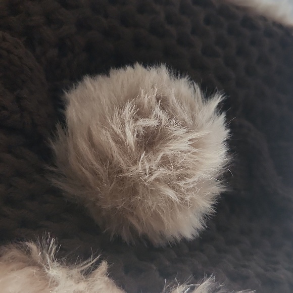 Knitted and Faux Fur Snood - Picture 2 of 12